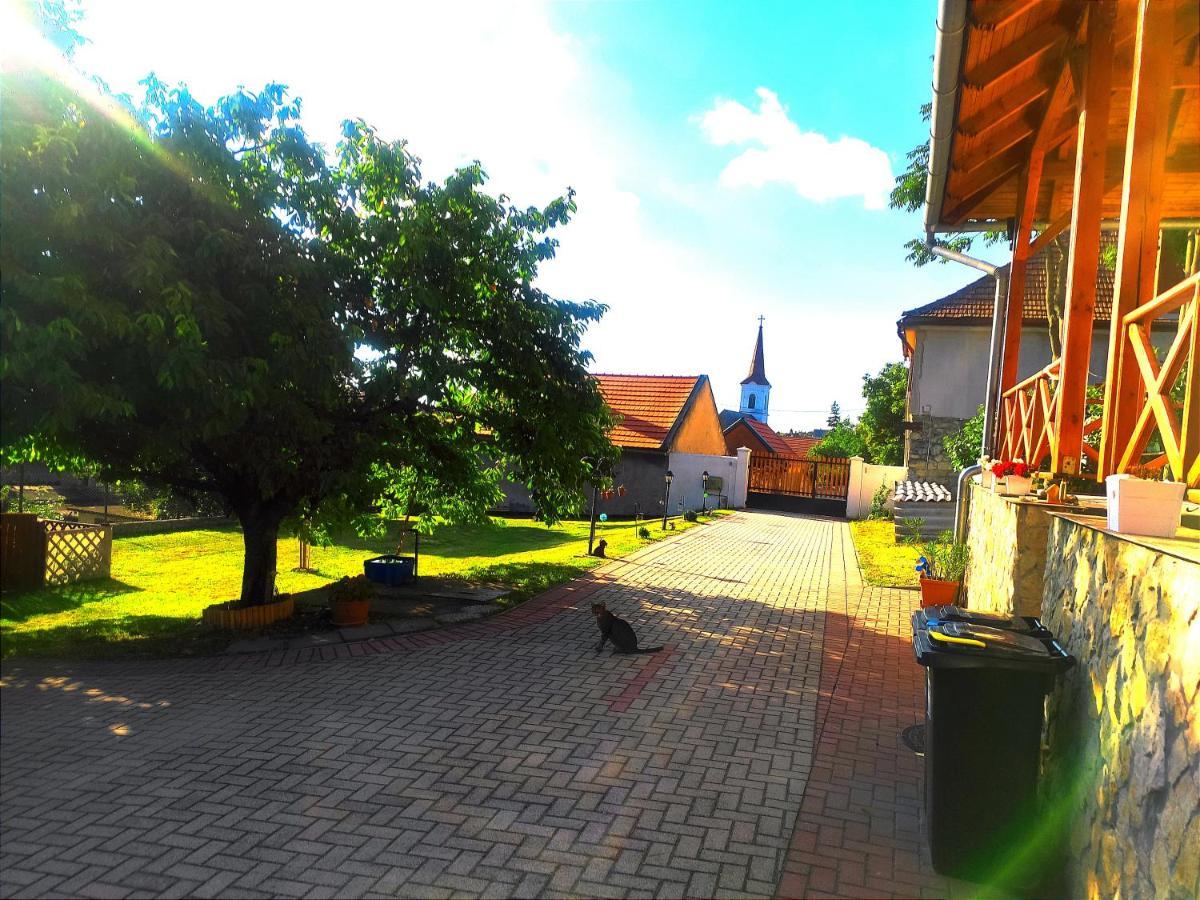 Szandra Vendeghaz Osku Exterior foto